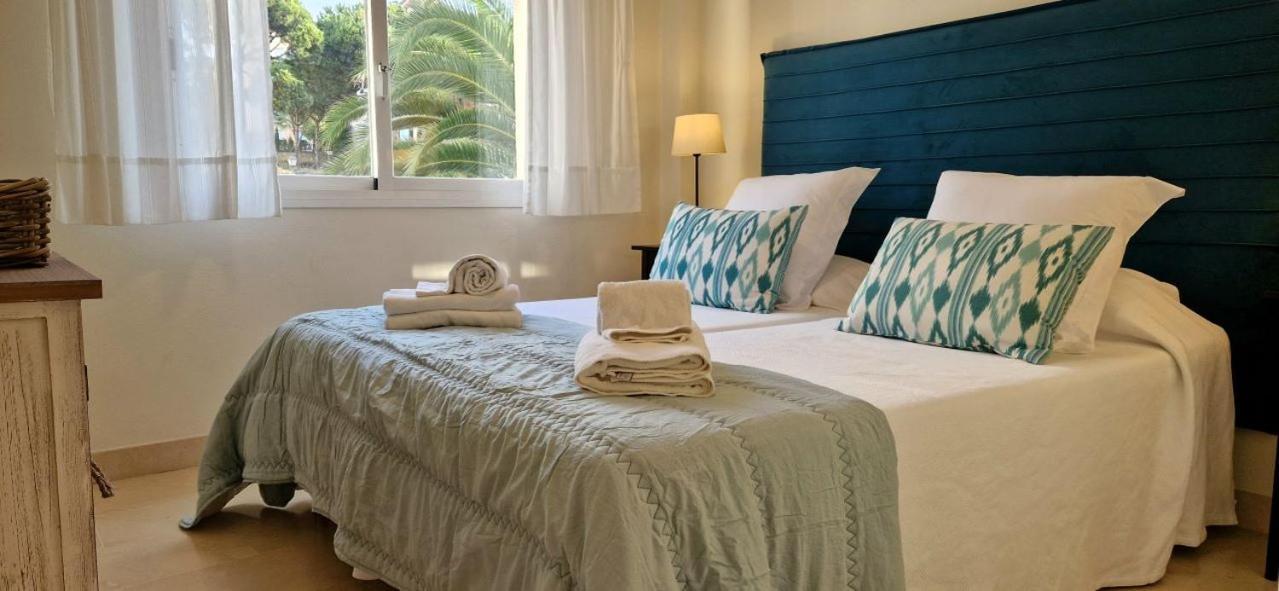 Beachfront Neptuno I, Complex,Views,Pool,Garden, Elviria Marbella Exterior photo